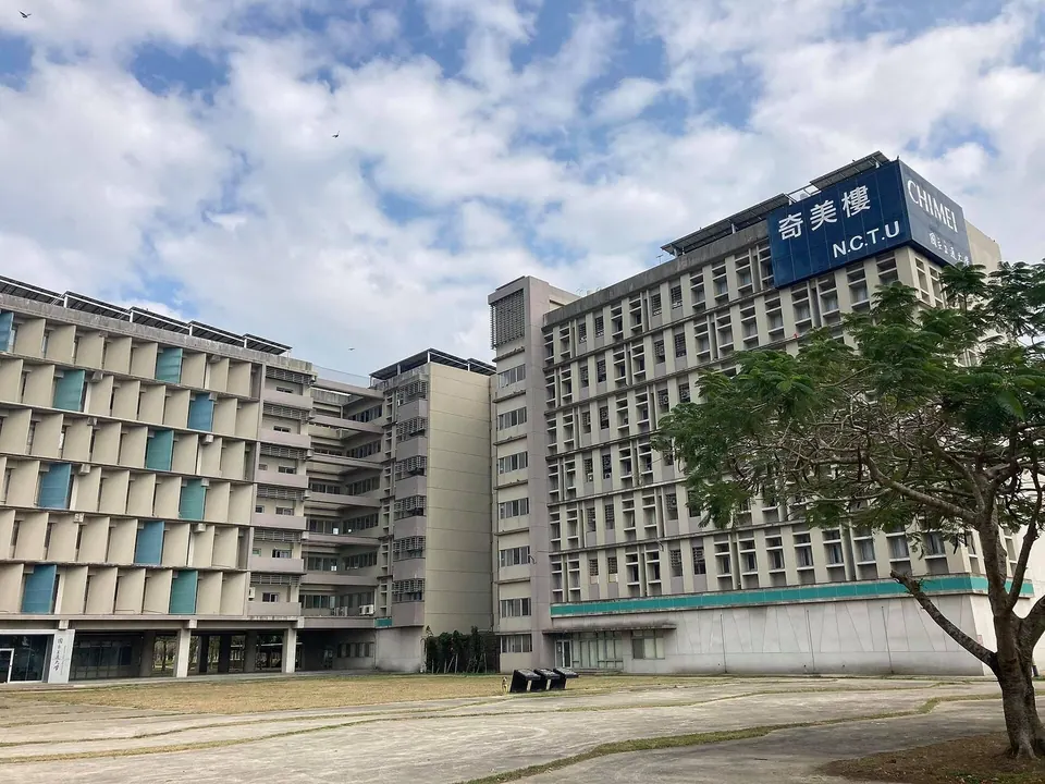 Khuôn viên Đại học Dương Minh Giao Thông